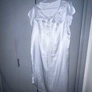 Vintage Babizon satin gown white delicate pink flowers and lace 85